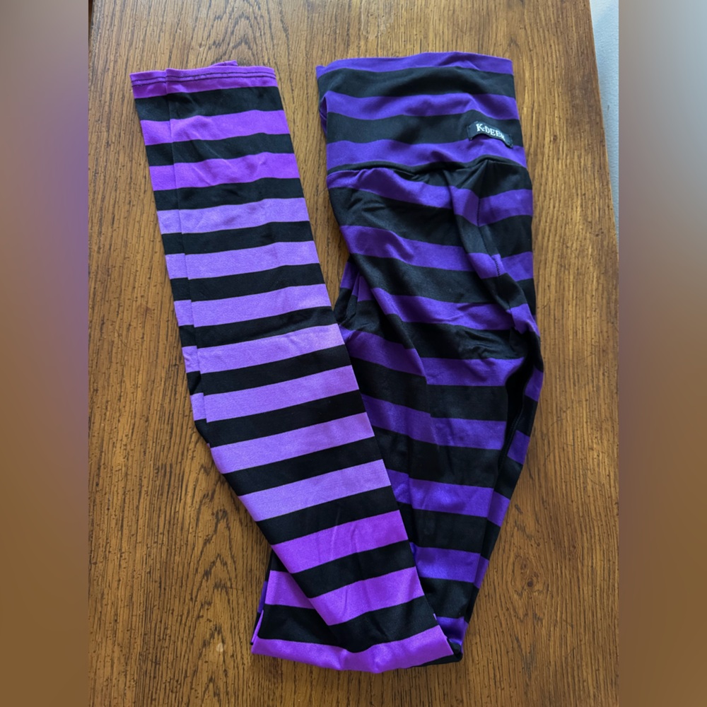 KDEER yoga pants. Size M. Purple stripes.